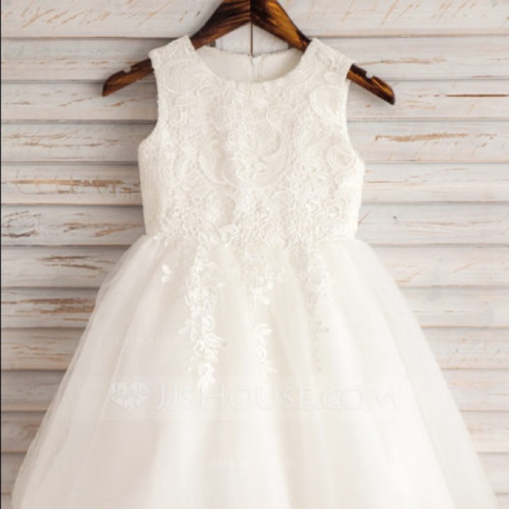 JJ’s house Brand new flower girl dresses